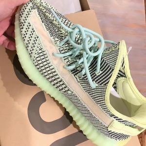 Yeezy yeezreel size 9